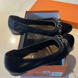 Black gently used AGL flats
